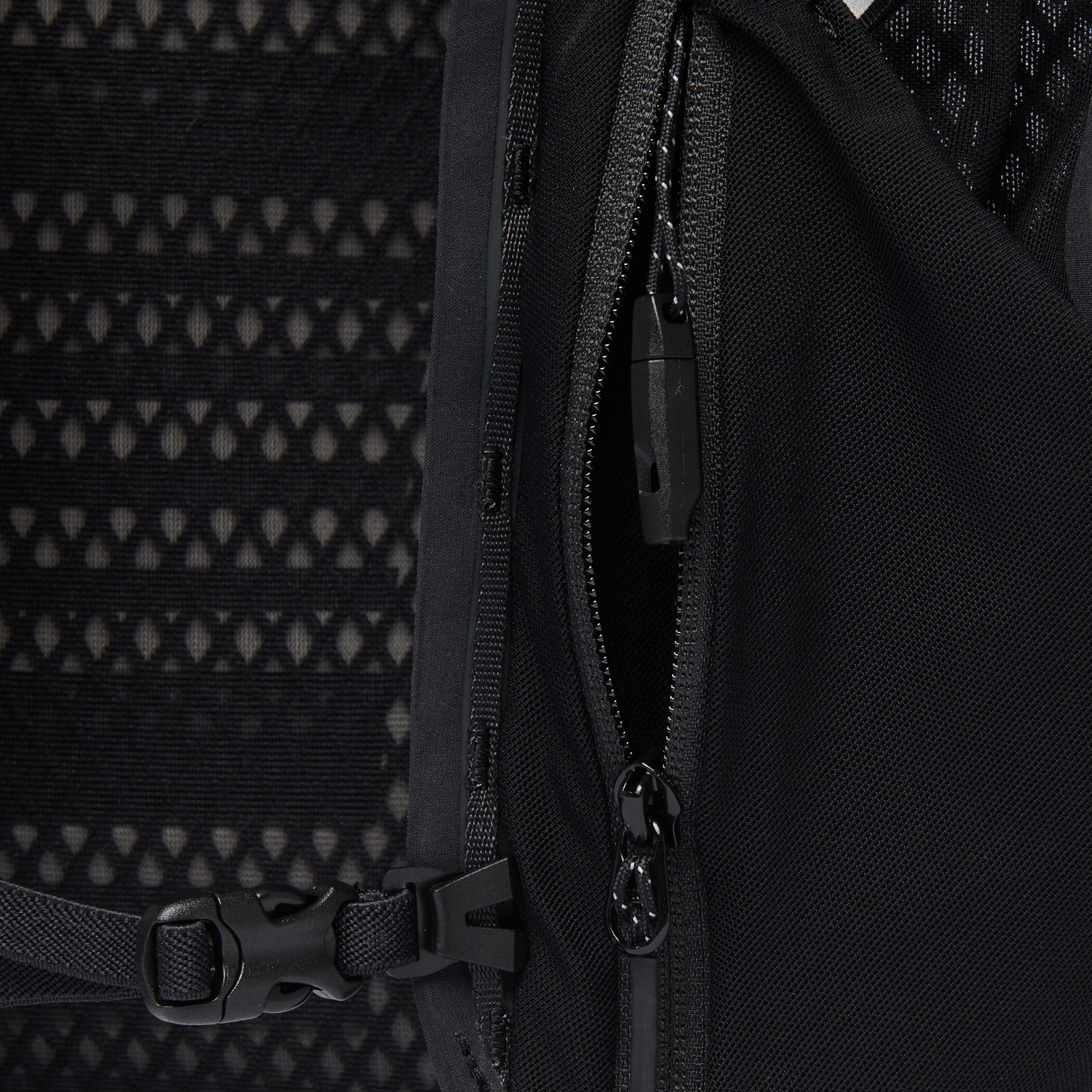 Distance 8 Backpack - Past Season - Image 17