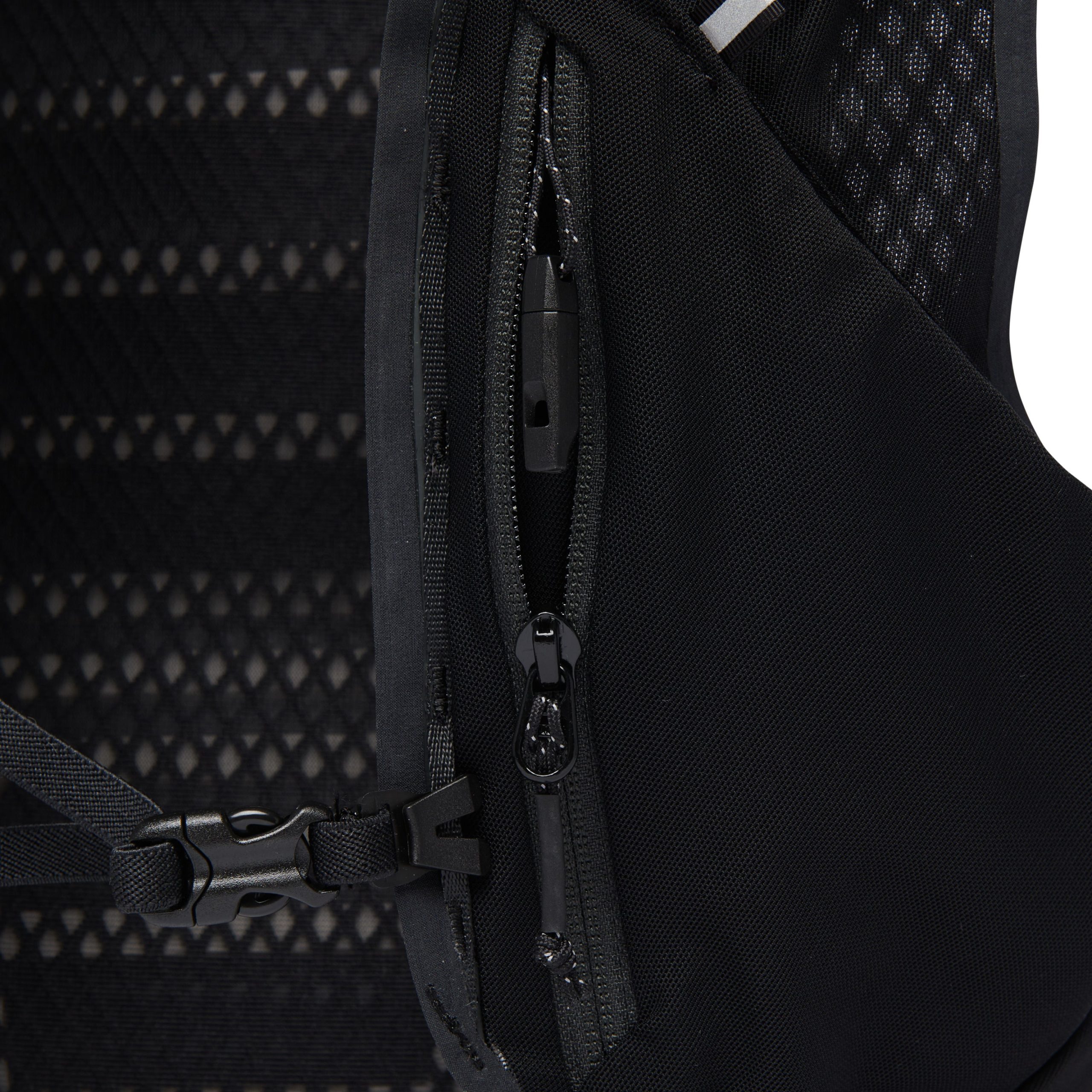 Distance 15 Backpack - Past Season - Image 8