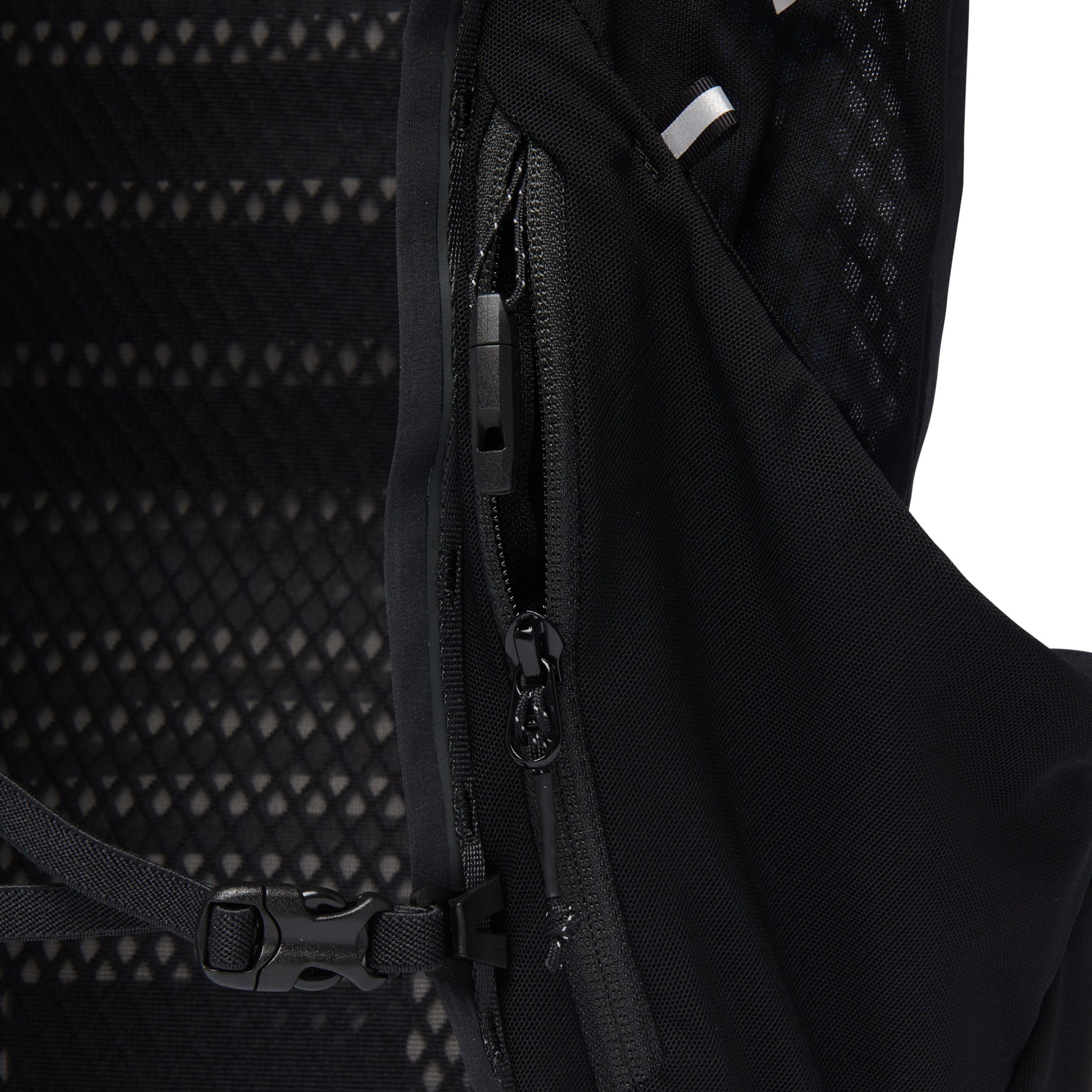 Distance 15 Backpack - Past Season - Image 16